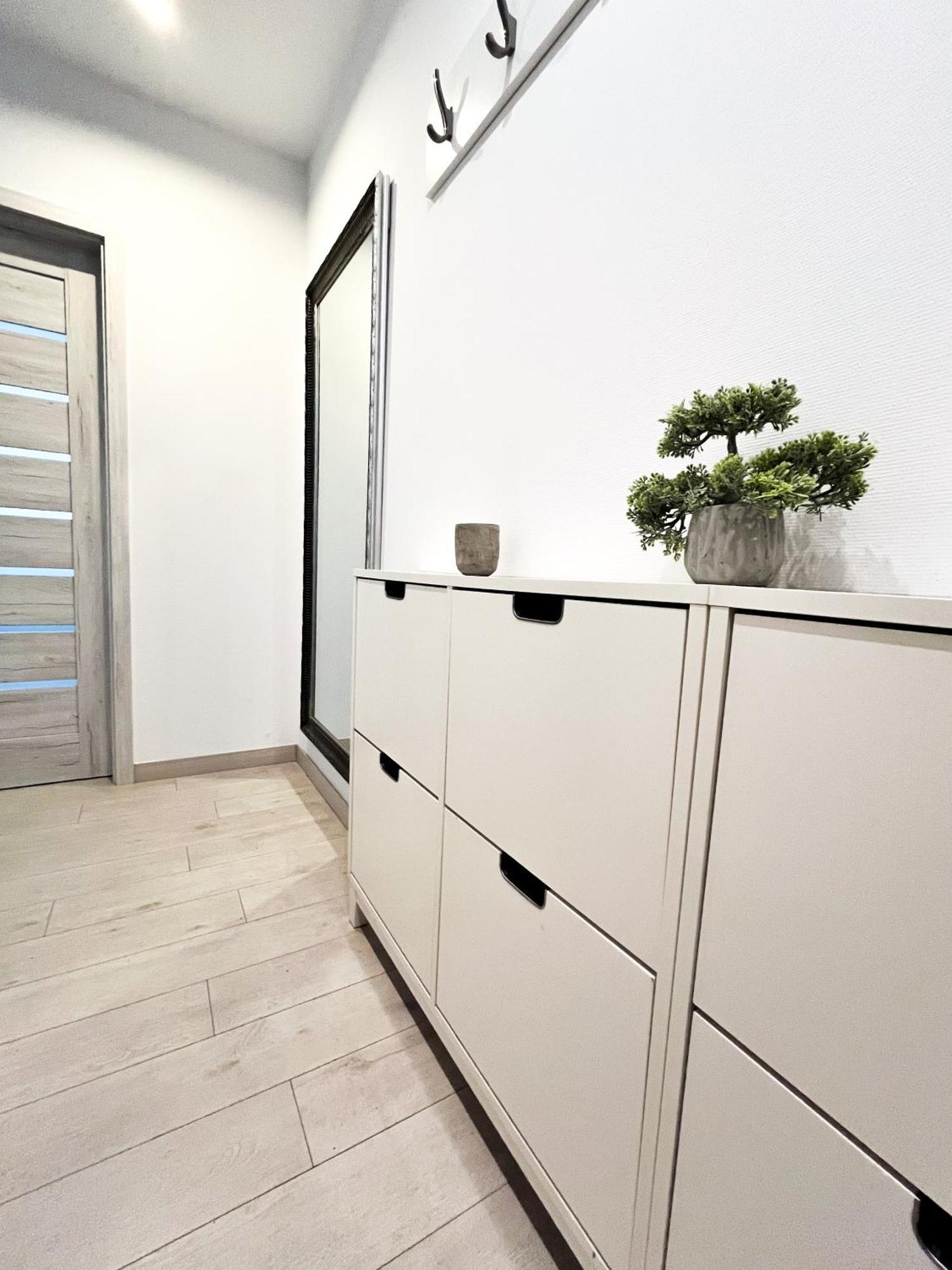弗罗茨瓦夫Walk To Park, Modern 2Bd Kitchen! Balcony, Parking公寓 外观 照片