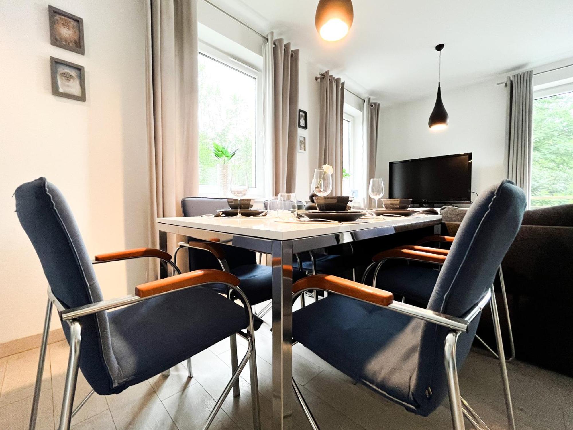 弗罗茨瓦夫Walk To Park, Modern 2Bd Kitchen! Balcony, Parking公寓 外观 照片