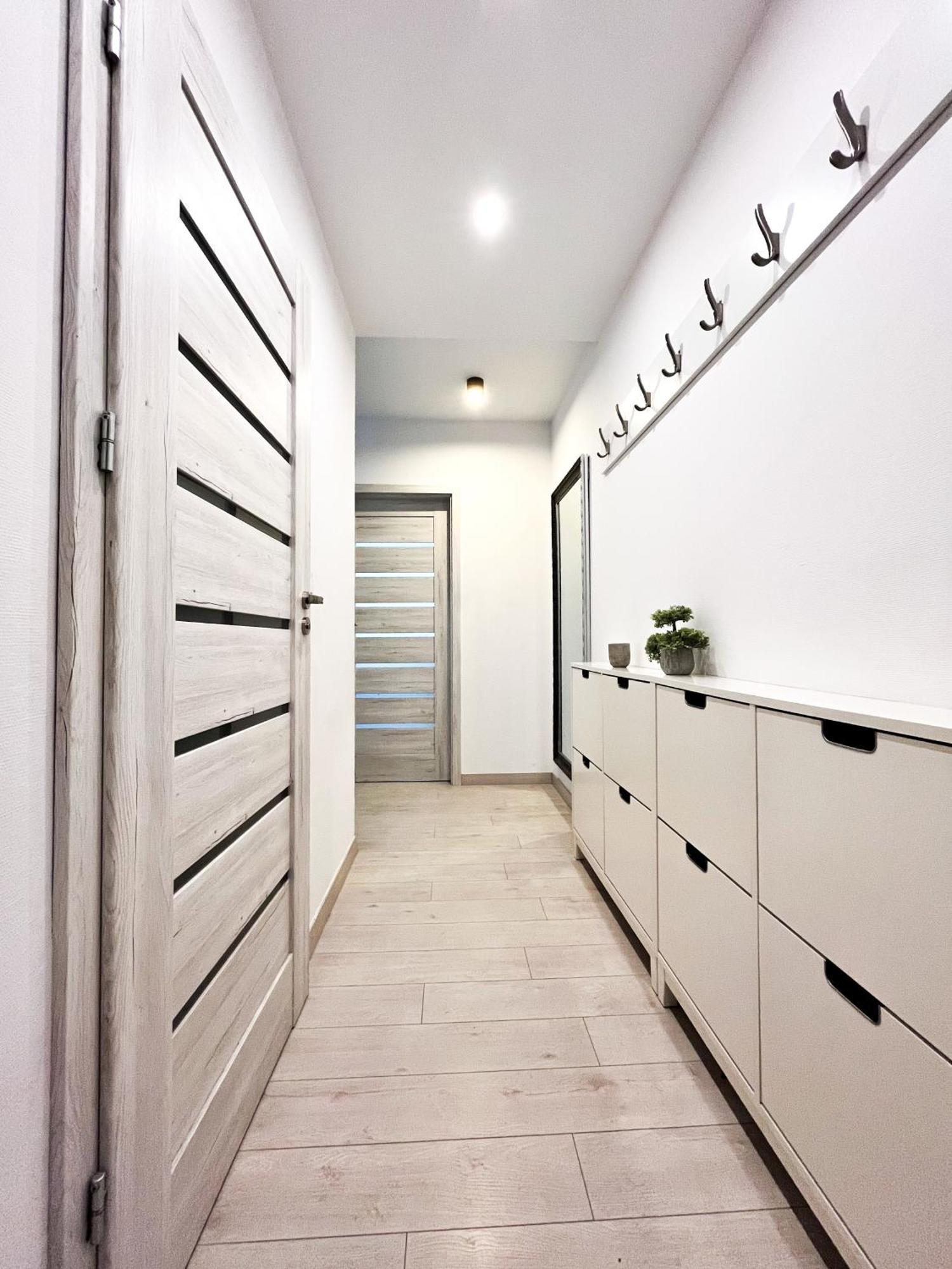 弗罗茨瓦夫Walk To Park, Modern 2Bd Kitchen! Balcony, Parking公寓 外观 照片