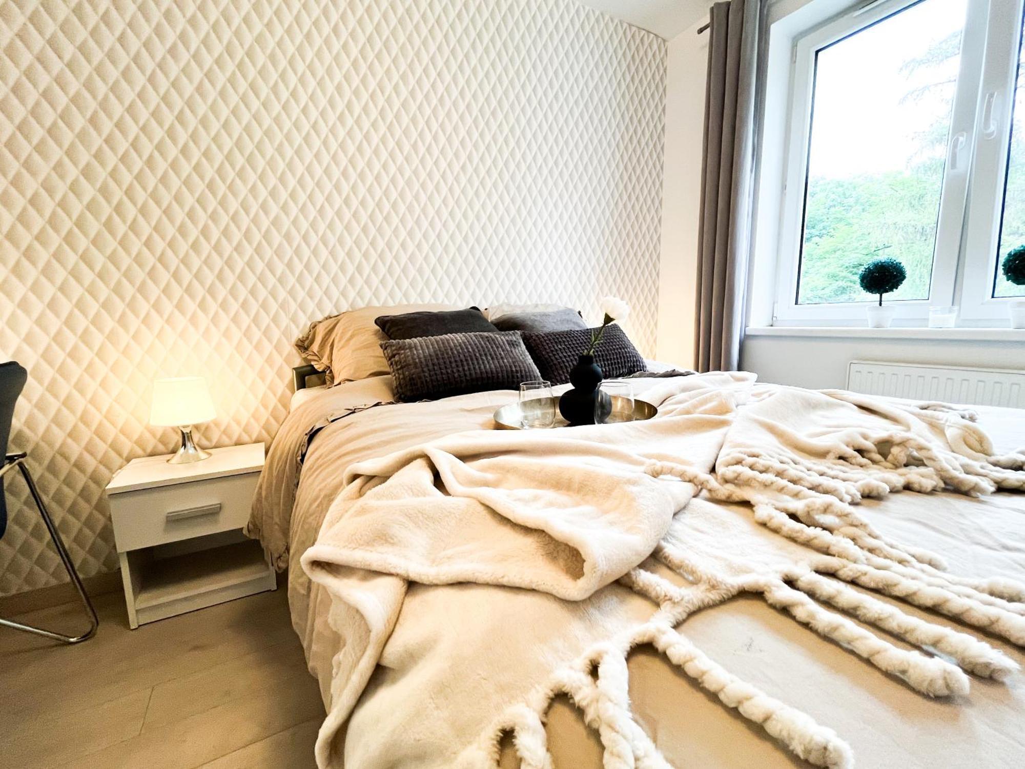 弗罗茨瓦夫Walk To Park, Modern 2Bd Kitchen! Balcony, Parking公寓 外观 照片